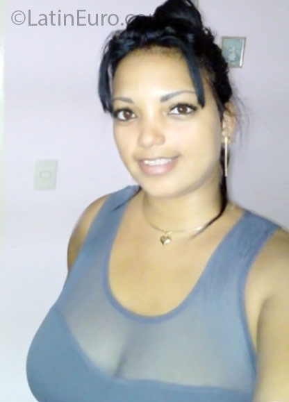 Date this hot Cuba girl Yakelin from Ciudad Habana CU68