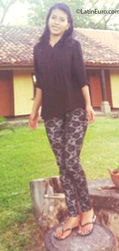 Date this pretty Honduras girl Alenia from Tegucigalpa HN2115