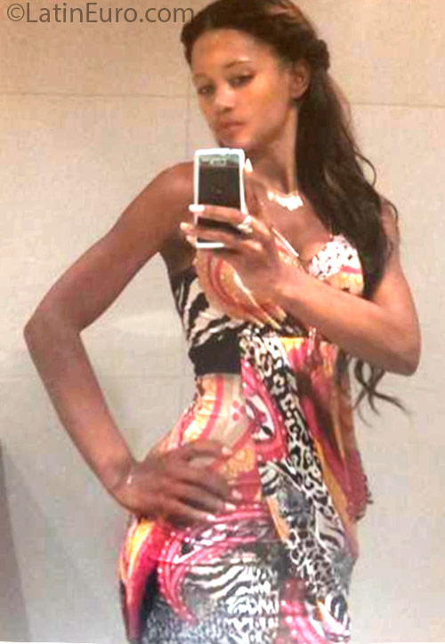 Date this foxy Dominican Republic girl Raquel from La Vega DO25433