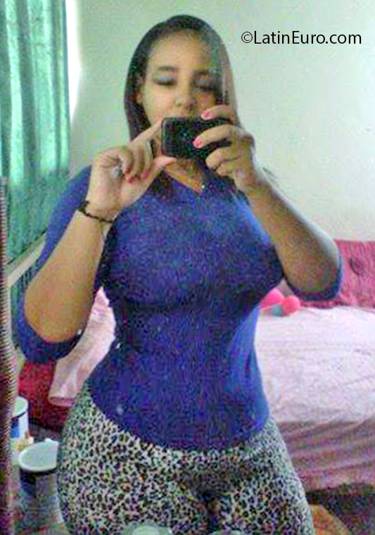 Date this hot Dominican Republic girl Leshnia from San Pedro De Macoris DO25438