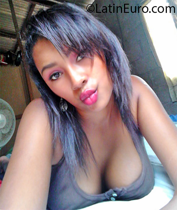 Date this passionate Honduras girl Nodie from Tela HN2121
