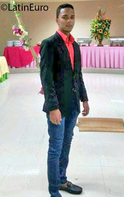 Date this gorgeous Dominican Republic man Francis from Santo Domingo DO25484