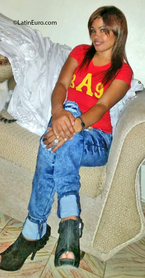 Date this stunning Dominican Republic girl Maribel from Santo Domingo DO25513