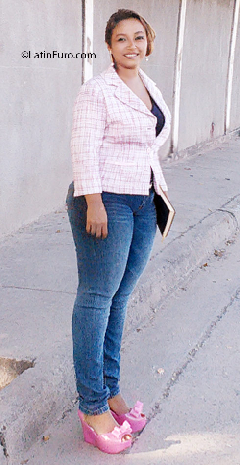 Date this sensual Honduras girl Isa from San Pedro Sula HN2141