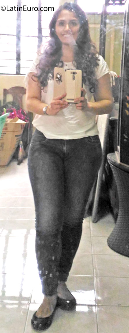 Date this sensual Philippines girl Enya from Manila PH894