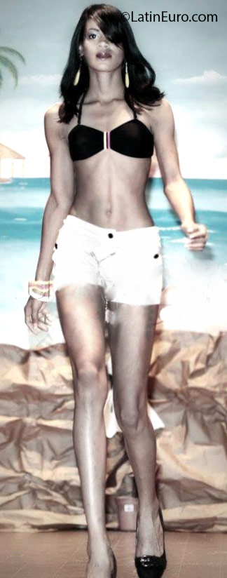 Date this hard body Dominican Republic girl Yenifrie from Moca DO25615