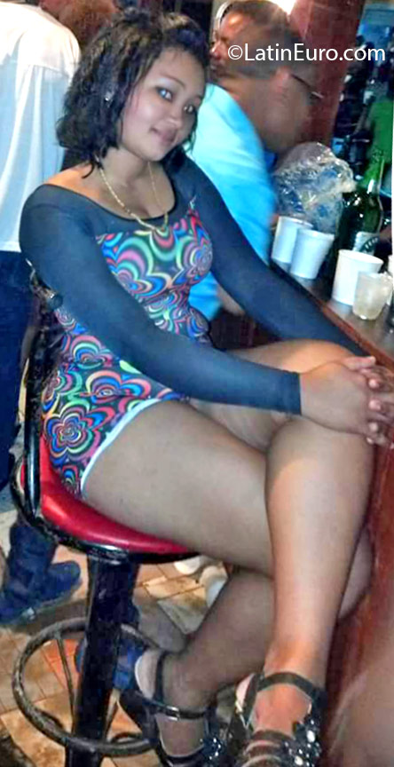 Date this pretty Dominican Republic girl Stefanie from Santo Domingo DO25629