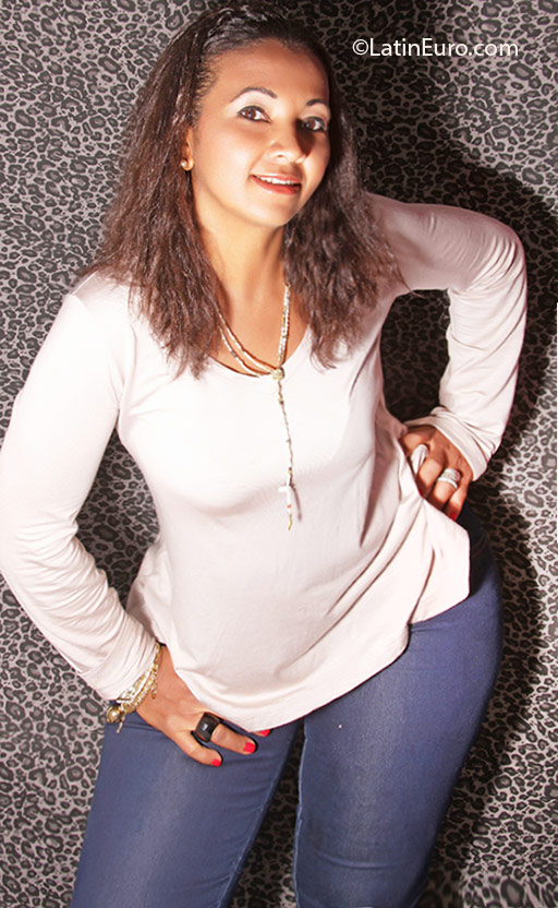 Date this stunning Brazil girl Guilherminia from Florianopolis BR9849