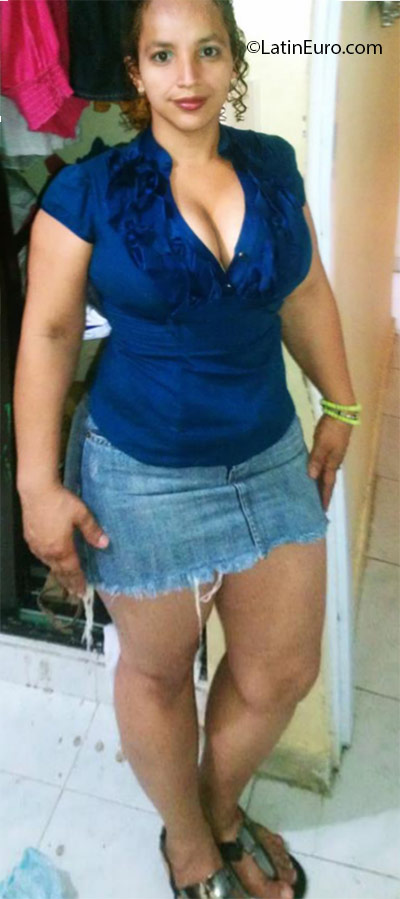 Date this foxy Dominican Republic girl Ana from Santiago DO25638