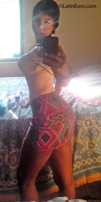 Date this happy Dominican Republic girl Elena from La Vega DO25686