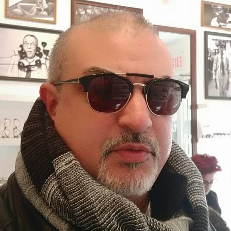 Date this attractive United States man ElRomantico from Chicago US17326
