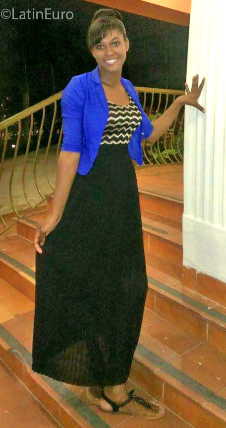 Date this pretty Dominican Republic girl Trini from Santo Domingo DO25722