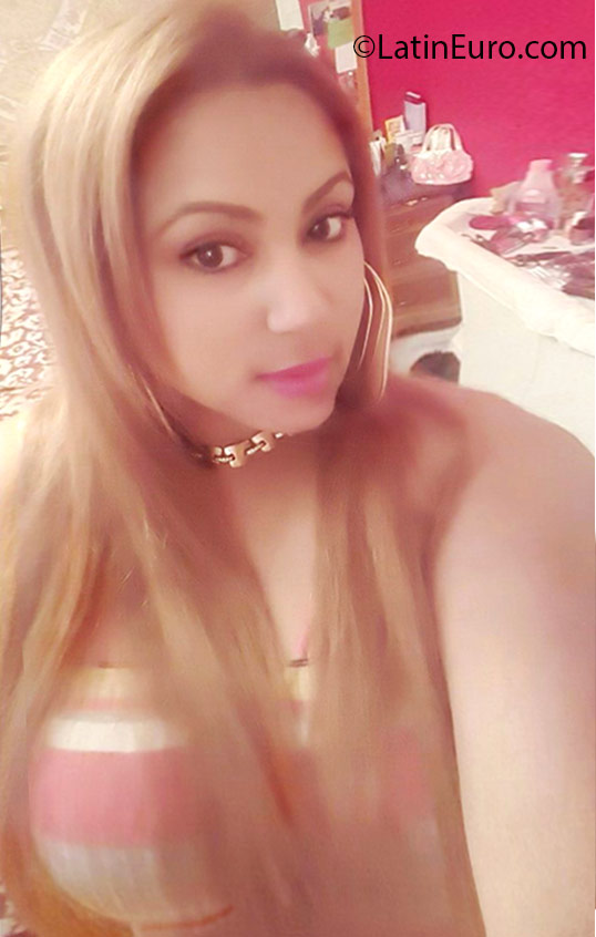 Date this hard body Spain girl Aracelis from Barcelona ES342