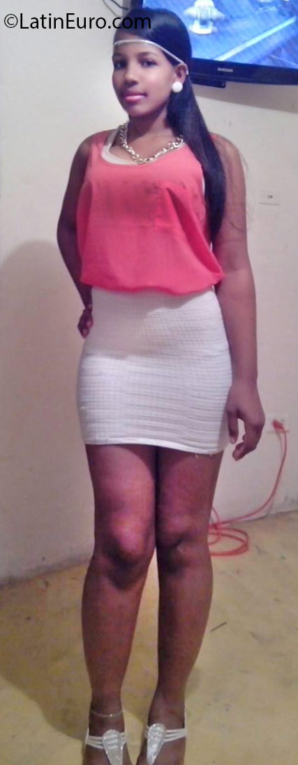 Date this sensual Dominican Republic girl Yenelis from Santo Domingo DO25782