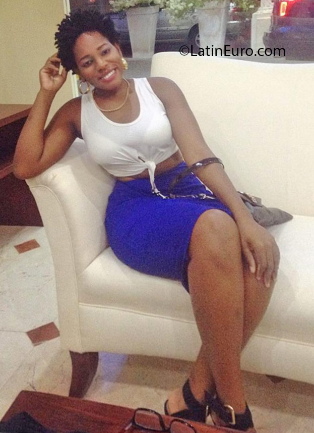 Date this sultry Dominican Republic girl Vivian from Santiago DO25784