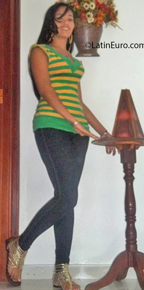Date this pretty Dominican Republic girl Yavely from Santo Domingo DO25788
