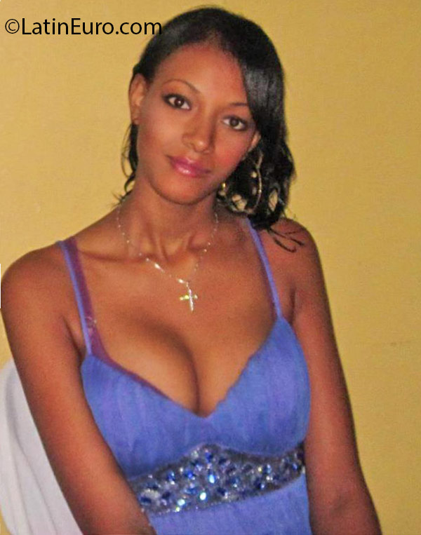 Date this lovely Dominican Republic girl Hermilan from Santo Domingo DO25805