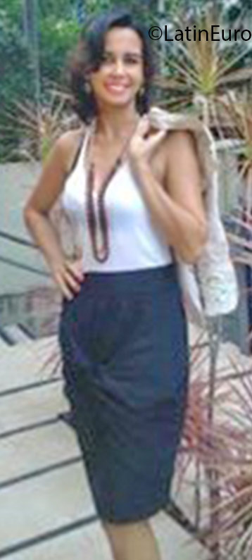 Date this voluptuous Brazil girl Julia from Recife BR9664