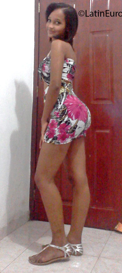 Date this georgeous Dominican Republic girl Madelin from San Cristobal DO25831