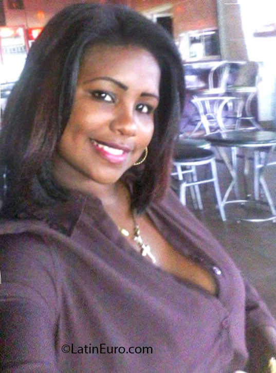 Date this beautiful Dominican Republic girl Krisie from Santo Domingo DO25870