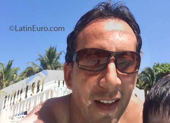 Date this beautiful United States man Luis from Miami US17381