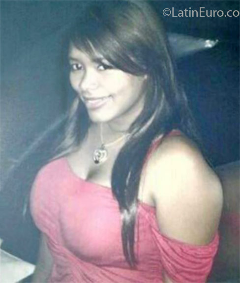 Date this charming Dominican Republic girl Wally from Santo Domingo DO25878
