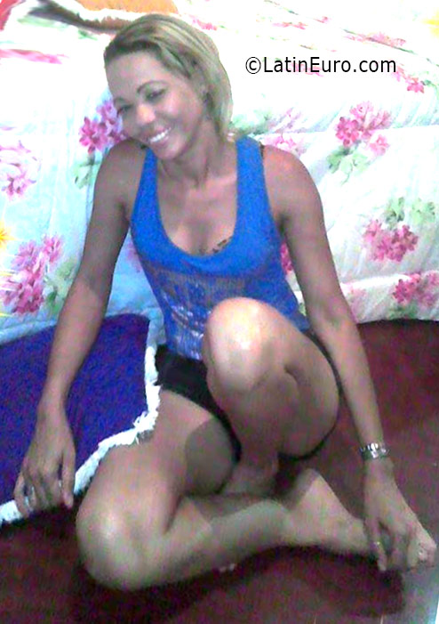Date this passionate Brazil girl Valquiria from Salvador BR9673