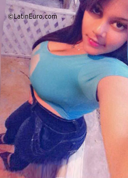 Date this delightful Dominican Republic girl Yokeira from Santiago DO25890