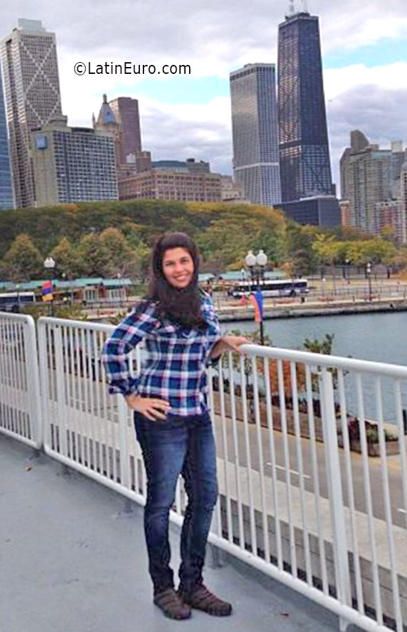 Date this happy Venezuela girl Mariale from Caracas VE666