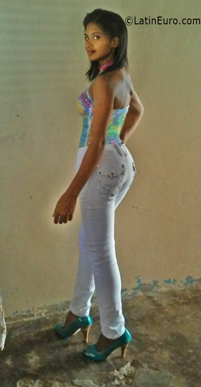 Date this foxy Dominican Republic girl Mariela from Santo Domingo DO25920