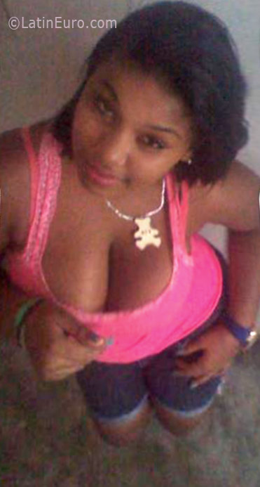 Date this voluptuous Dominican Republic girl Stephany from Santiago DO25927