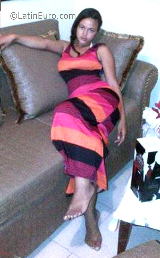 Date this gorgeous Dominican Republic girl Jeniffer from La Vega DO26009