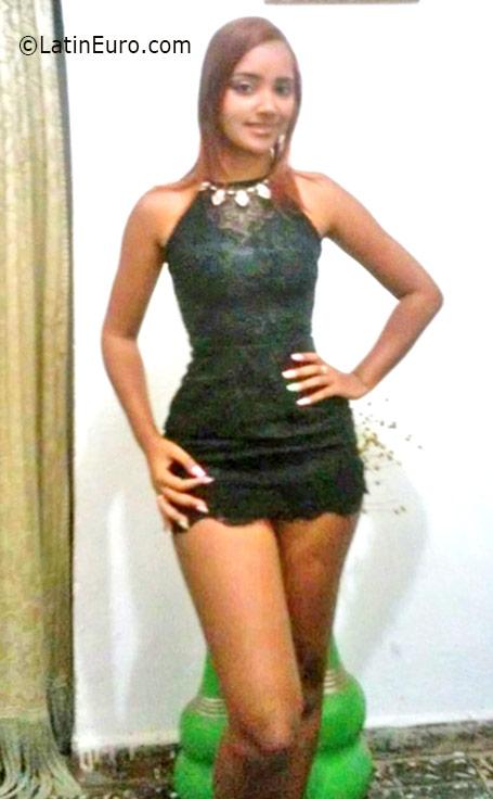 Date this sensual Dominican Republic girl Mia from Puerto Plata DO26027