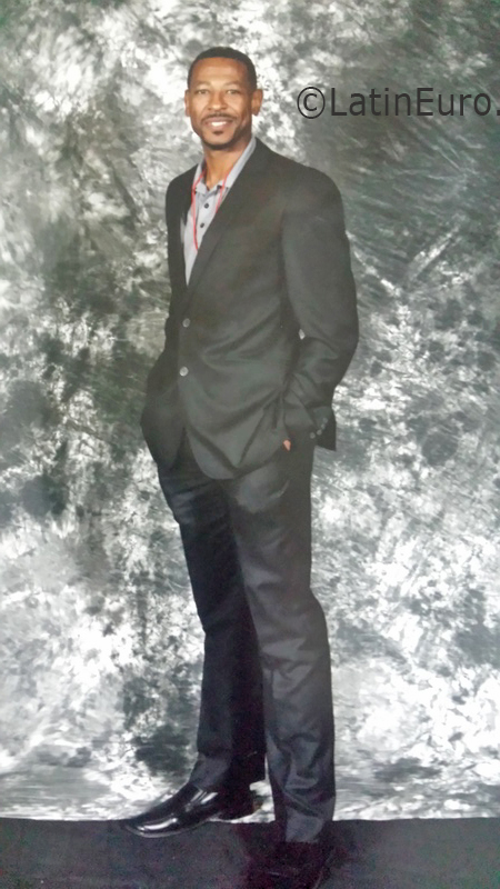 Date this delightful United States man Louis from Minneapolis US17439