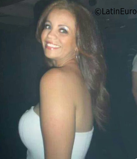 Date this happy Brazil girl Alessandra from Sumare BR9725