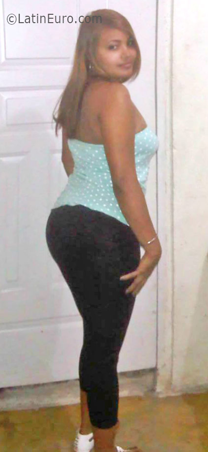 Date this nice looking Dominican Republic girl Paola from Santo Domingo DO26141