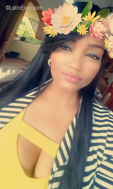 Date this funny Dominican Republic girl Kenia from Santo Domingo DO26293