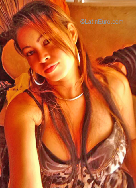 Date this beautiful Dominican Republic girl Karolay from Santiago DO26301