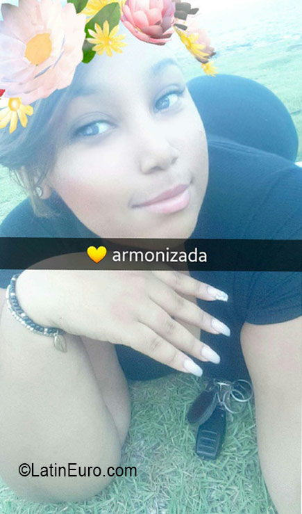Date this young Dominican Republic girl Leah from Santo Domingo DO26348