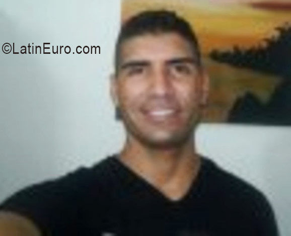 Date this georgeous Colombia man Gustavo from Turbo CO19399