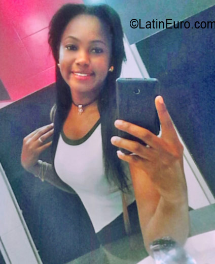 Date this athletic Dominican Republic girl Franchesca from La Romana DO26483