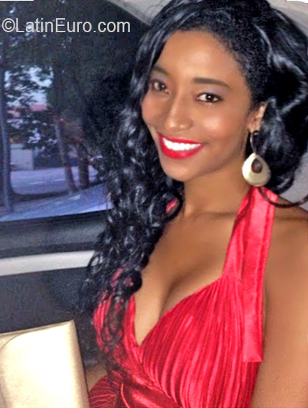 Date this gorgeous Brazil girl Naomi from Sao Paulo BR9777