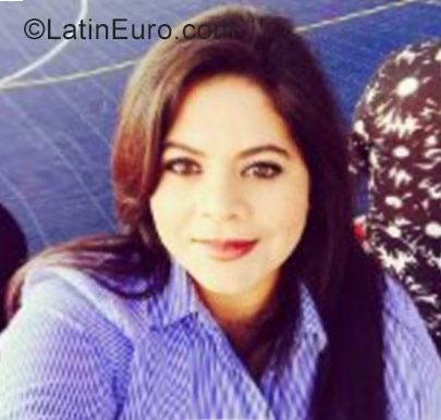 Date this attractive Honduras girl Rebeca from Tegucigalpa HN2273