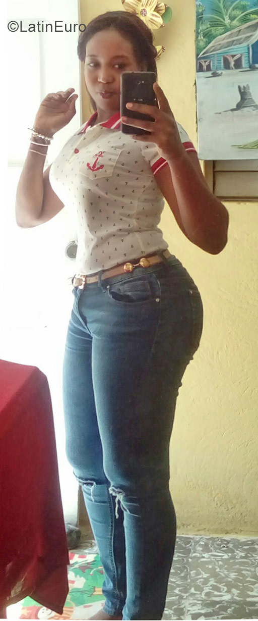 Date this hard body Dominican Republic girl Carina from San Cristobal DO26697