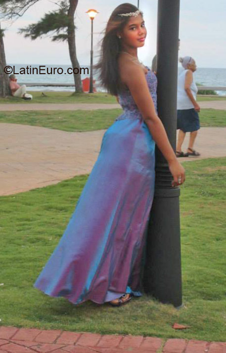 Date this hot Dominican Republic girl Raynalis from Puerto Plata DO27524
