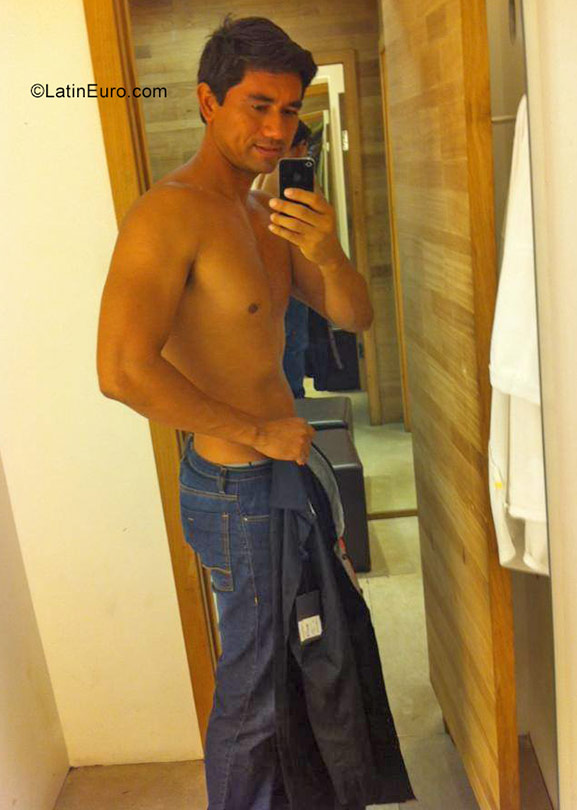 Date this georgeous Brazil man Rafael from Sao Luis BR9805