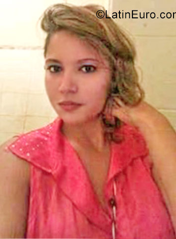 Date this nice looking Brazil girl Paula from Fortaleza BR9810