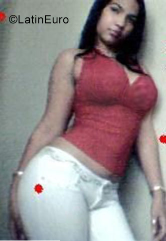 Date this nice looking Dominican Republic girl Amanda from Santo Domingo DO26803