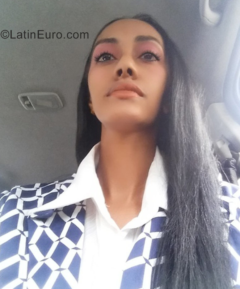 Date this hard body Dominican Republic girl Esther from Santo Domingo DO26826