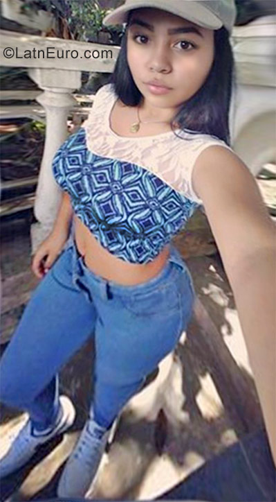 Date this young Venezuela girl Liiana from Caracas VE804